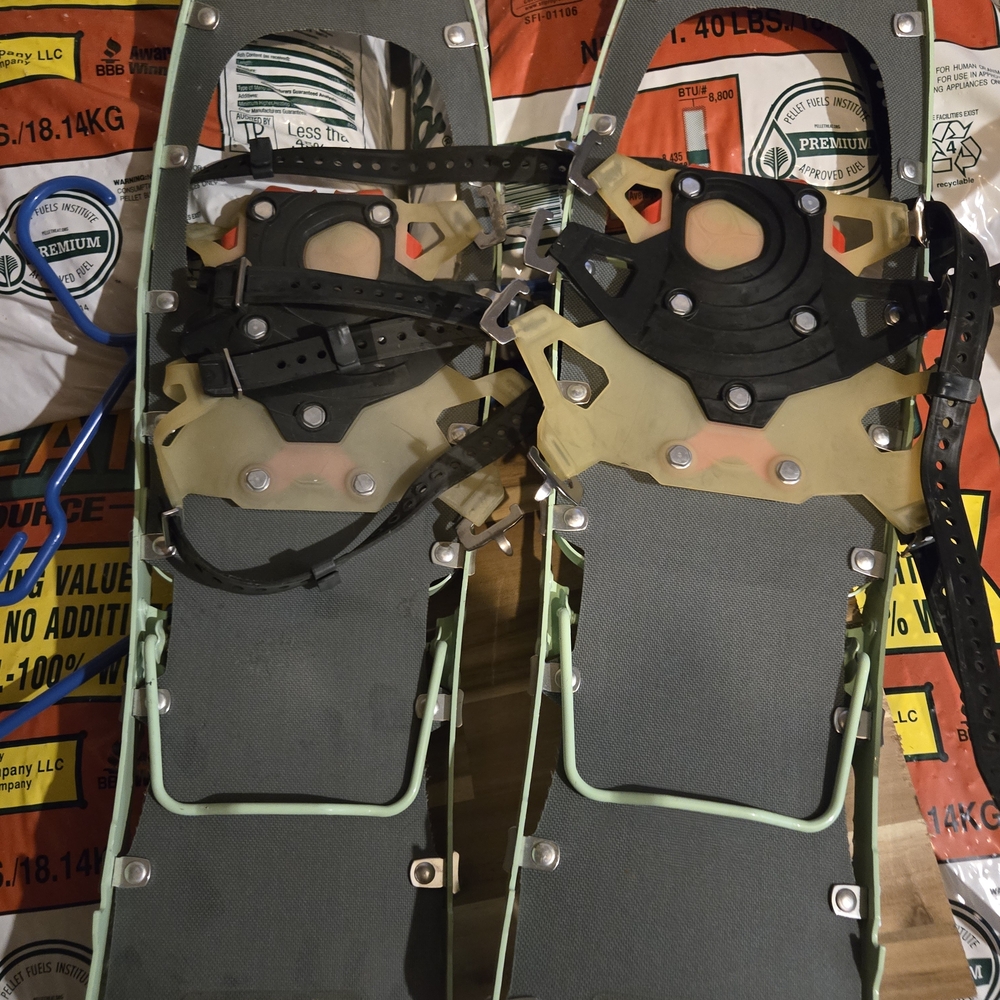 MSR Lightning  Womans Snow Shoes Like New